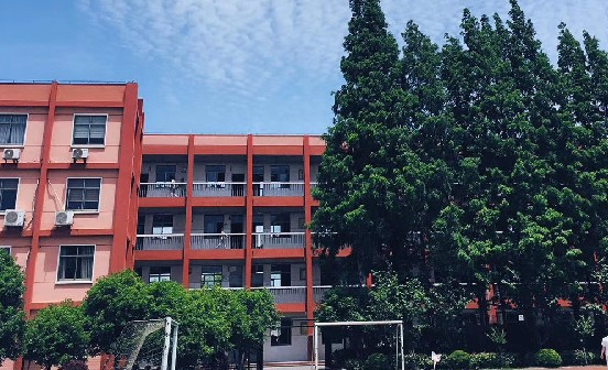 上海奉贤区泰日学校(九年一贯制)